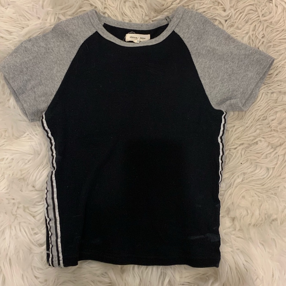 Cropped Urban outfitters tshirt